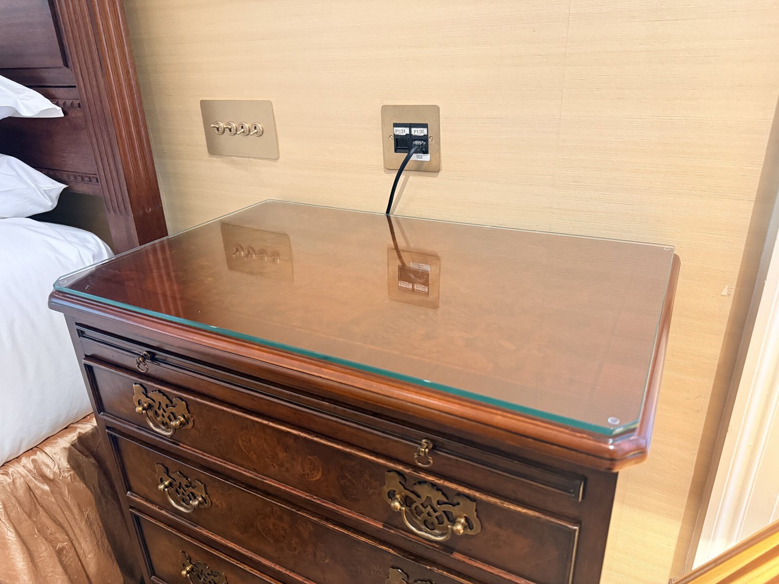 Glass fitted to tabletop